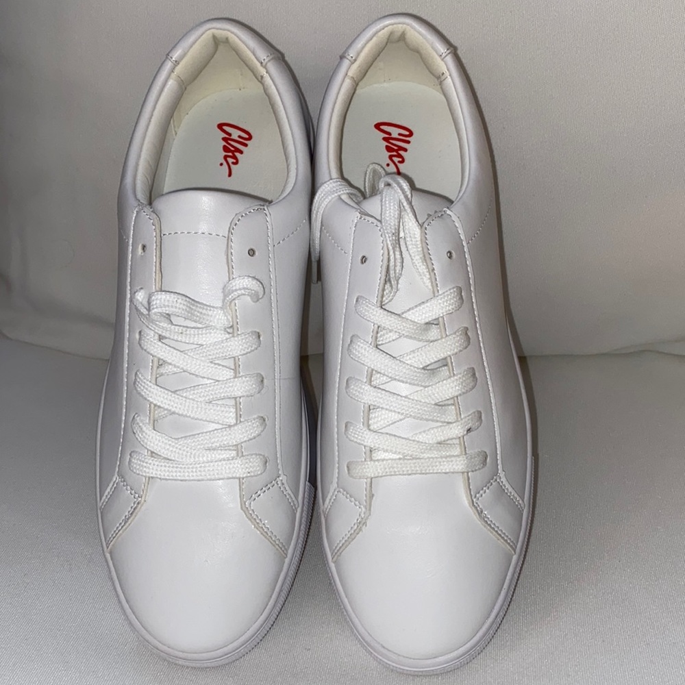 CLSC white low top Classic Sneaker. Men Size 8